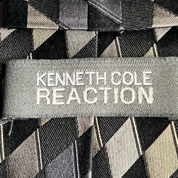 Kenneth Cole Reaction Silk Geometric Tie ✝️ - Picture 4 of 14